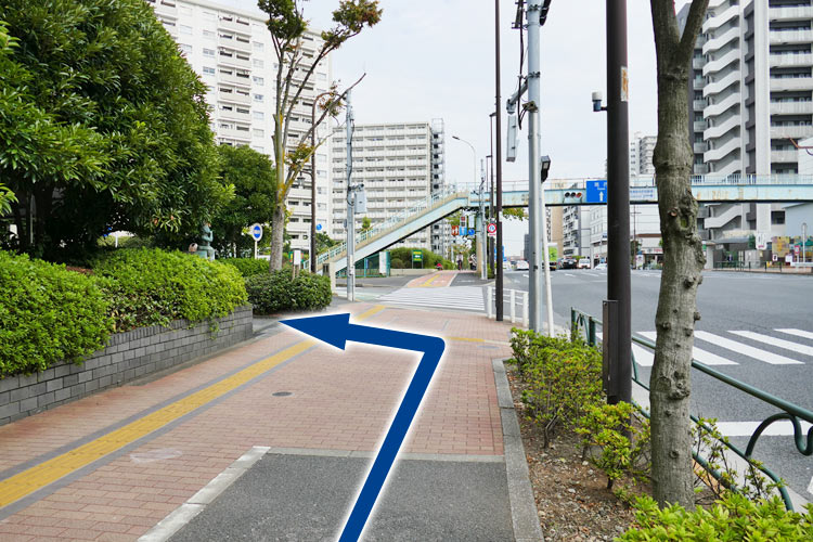 しばらく進むと、左手に「南砂緑道公園」の入り口があります
